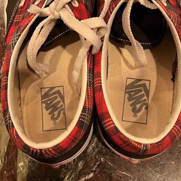 Men’s Red plaid Vans with Black toe and heel - Picture 4 of 7